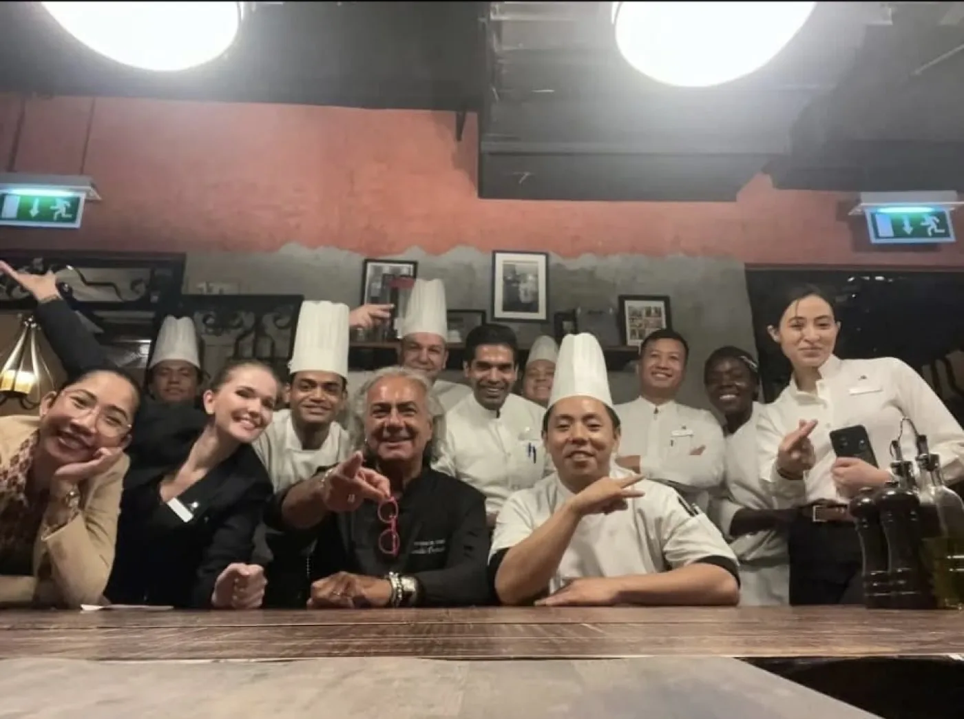 La brigata del ristorante «Cucina» al Marriott Marquis di Doha.